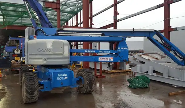 Xe nâng người dạng boom lift