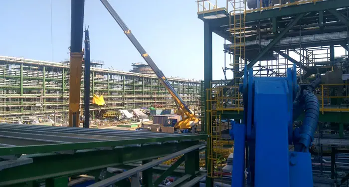Cho thuê xe nâng dự án nhà máy lọc hóa dầu Long Sơn