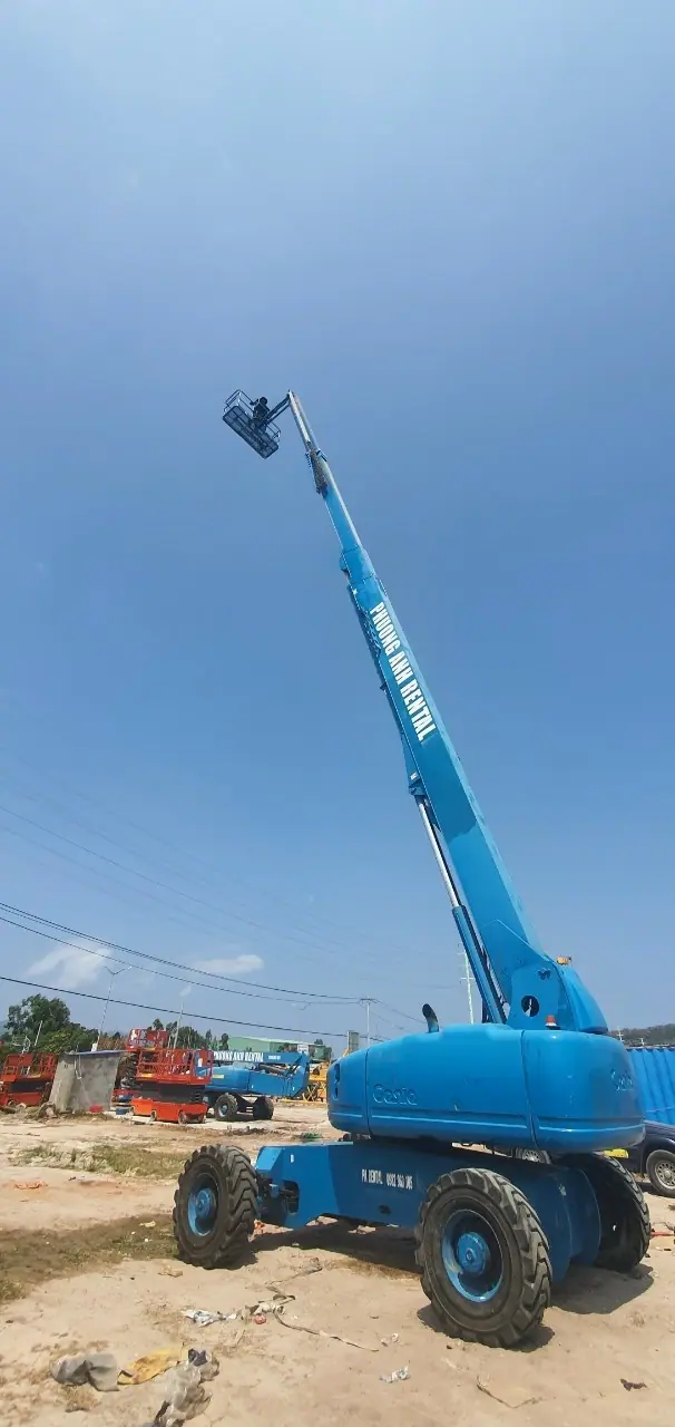 Genie s125 cập cảng