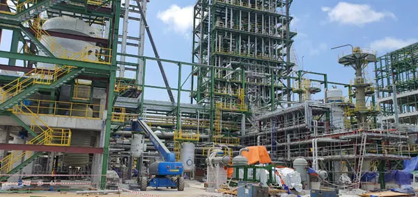 Cho thuê xe nâng dự án nhà máy lọc hóa dầu Long Sơn