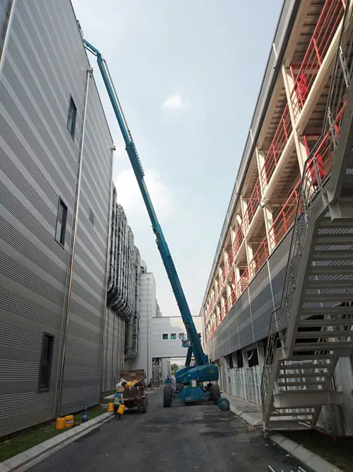 Cho thuê xe nâng dự án nhà máy lọc hóa dầu Long Sơn