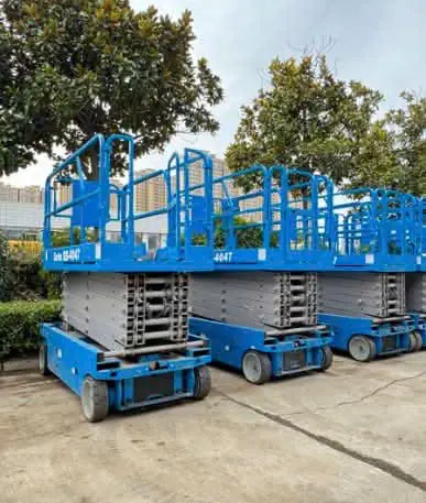 Xe nâng người dạng cắt kéo: Chiều cao làm việc từ 6 – 18m